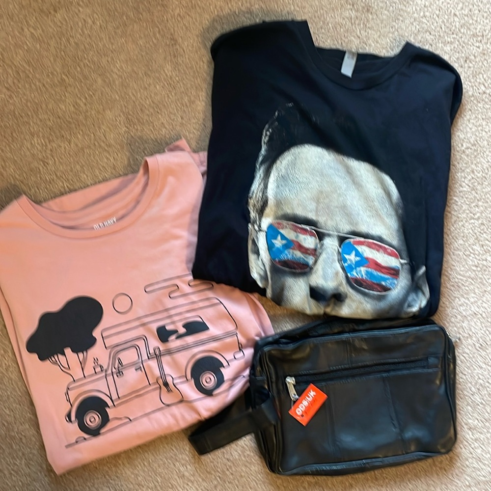 Men’s bundle -2 T-shirts and shaving bag